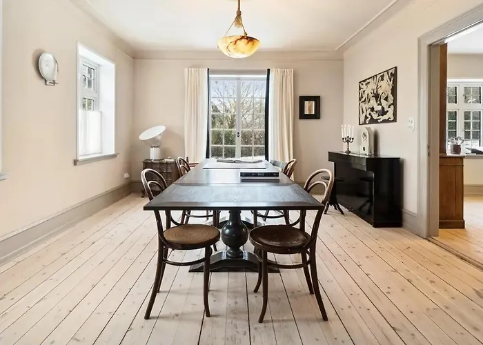 Personality And Vintage Aesthetics On Langeland Holiday home